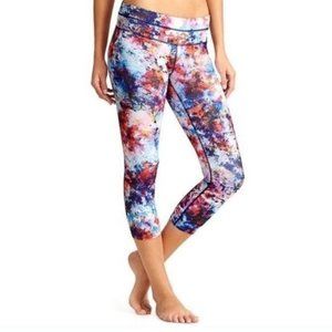 Athleta Hypersonic Sonar Running Capri Tights with reflector details and pocket